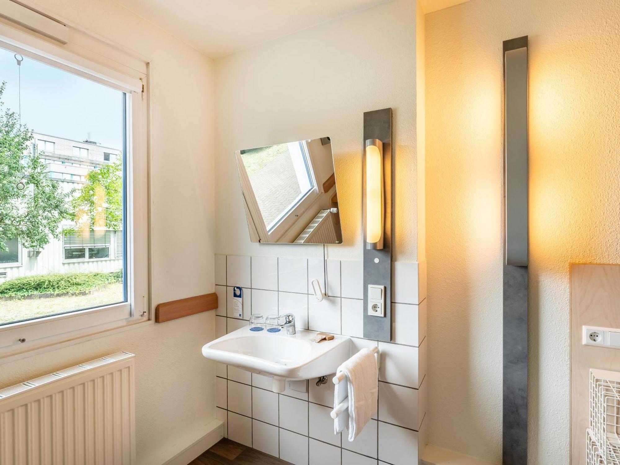 B&B Hotel Freiburg-West Buitenkant foto