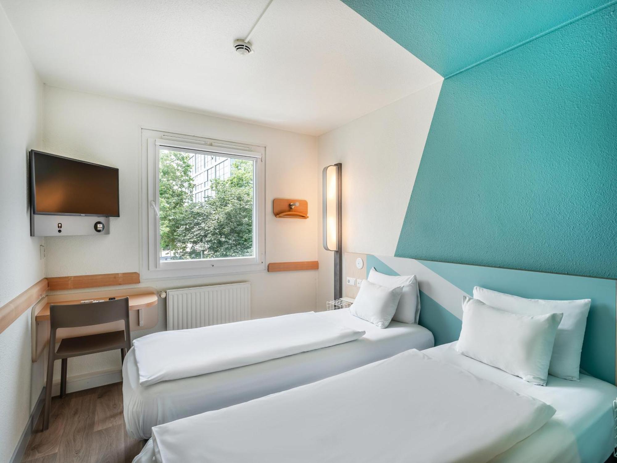 B&B Hotel Freiburg-West Buitenkant foto