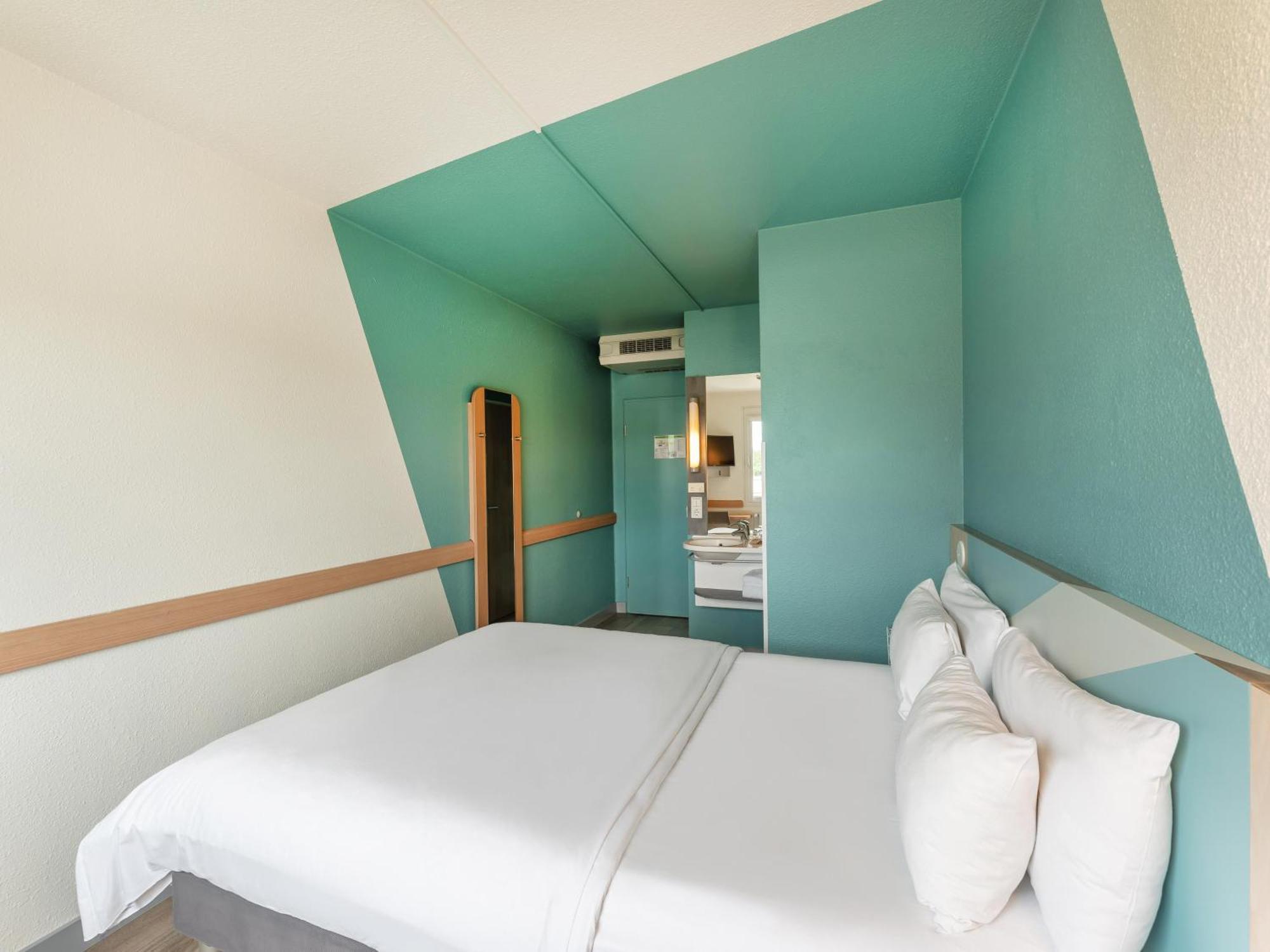 B&B Hotel Freiburg-West Buitenkant foto