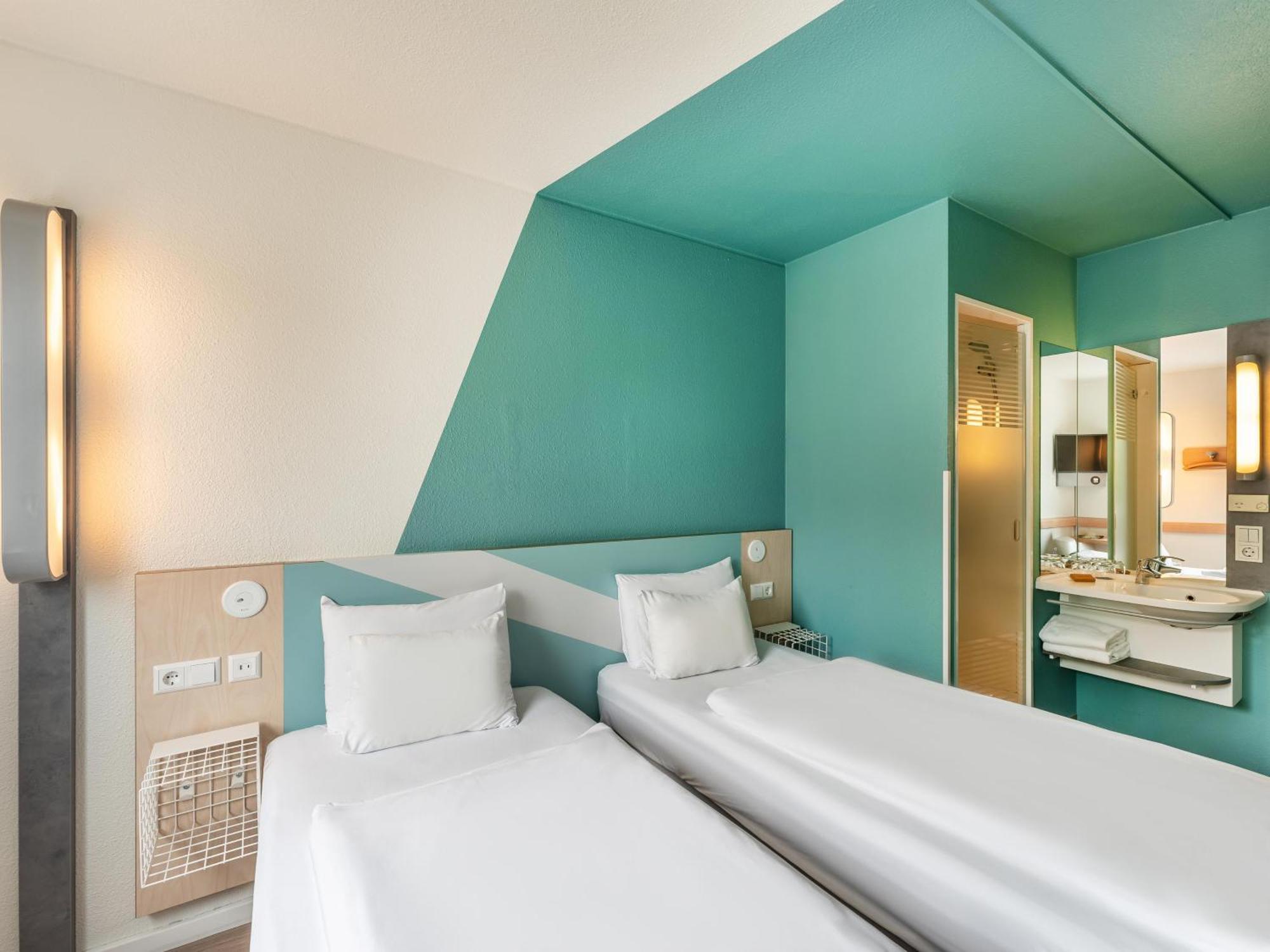 B&B Hotel Freiburg-West Buitenkant foto